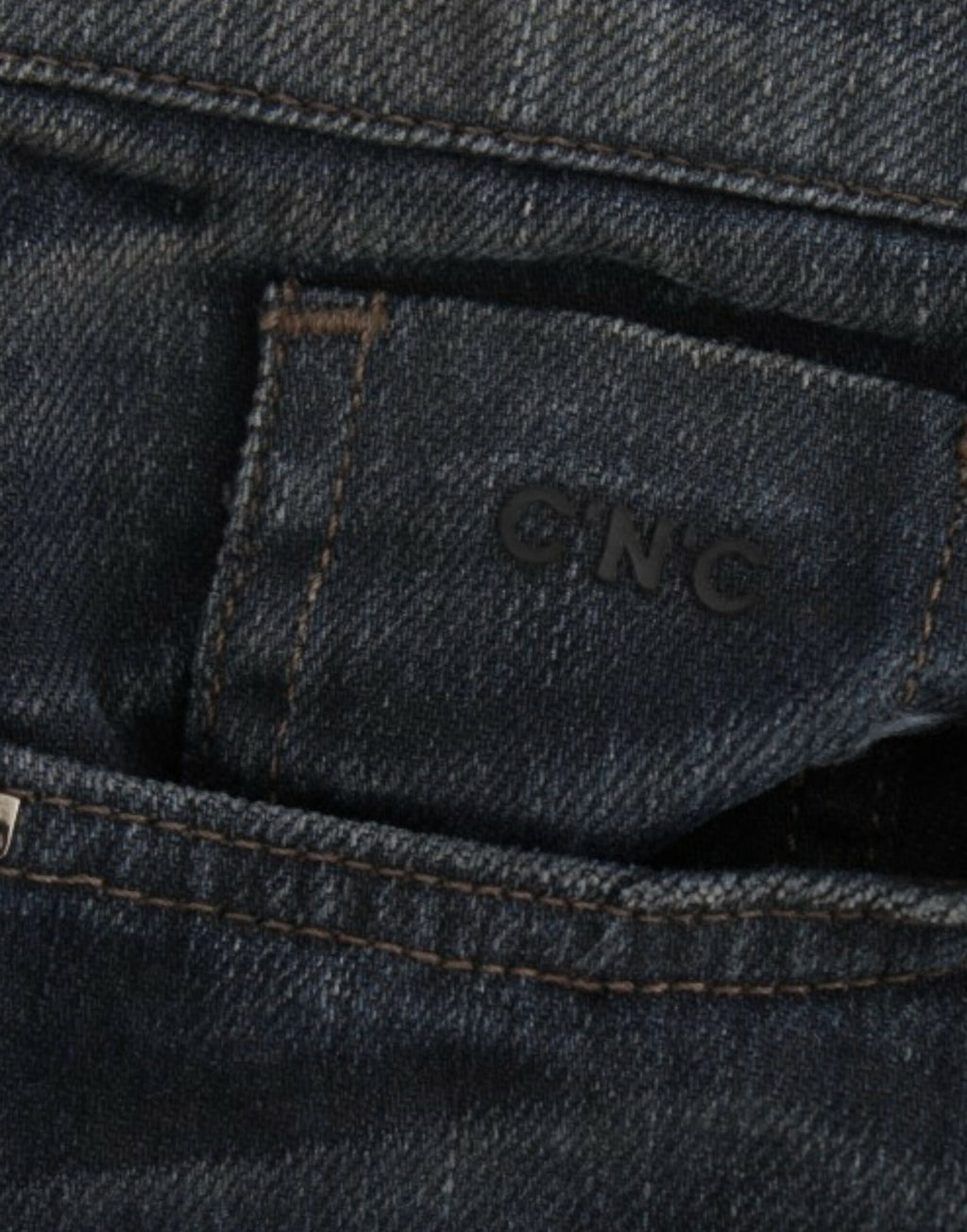 Blue skinnny leg jeans